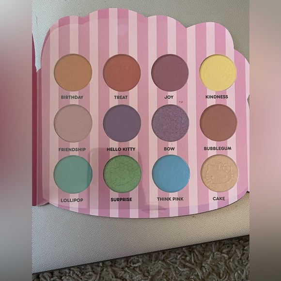 Hello Kitty Makeup and Hair Bundle BNWT!! - Picture 8 of 11